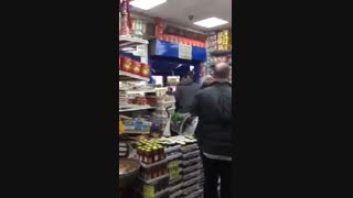 خرید بوریس جانسون  از سوپر مارکت ایرانی در انگلستان