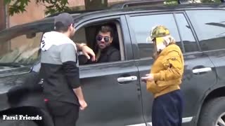 دوربین مخفی  دختره با تیپه لاتی چه مخی زد